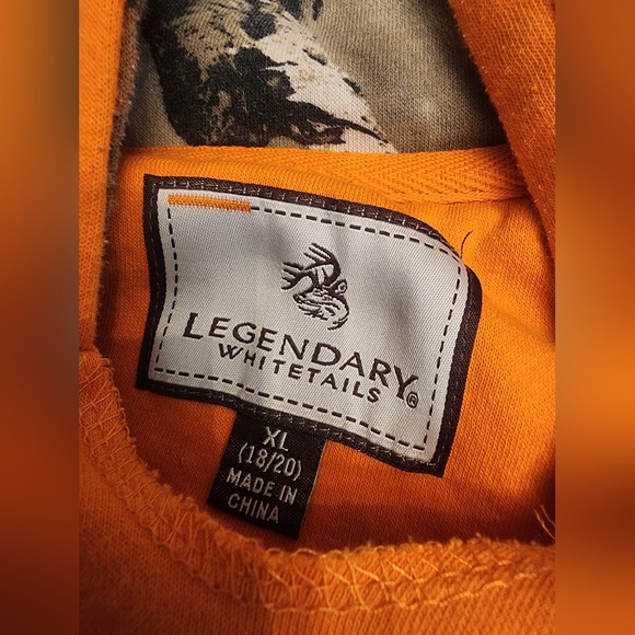 Legendary  whitetails hoodie - Picture 2 of 6